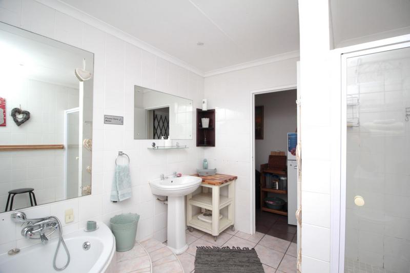 3 Bedroom Property for Sale in Fraaiuitsig Western Cape